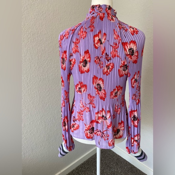 Floral Pleated Top - Picture 2 of 5